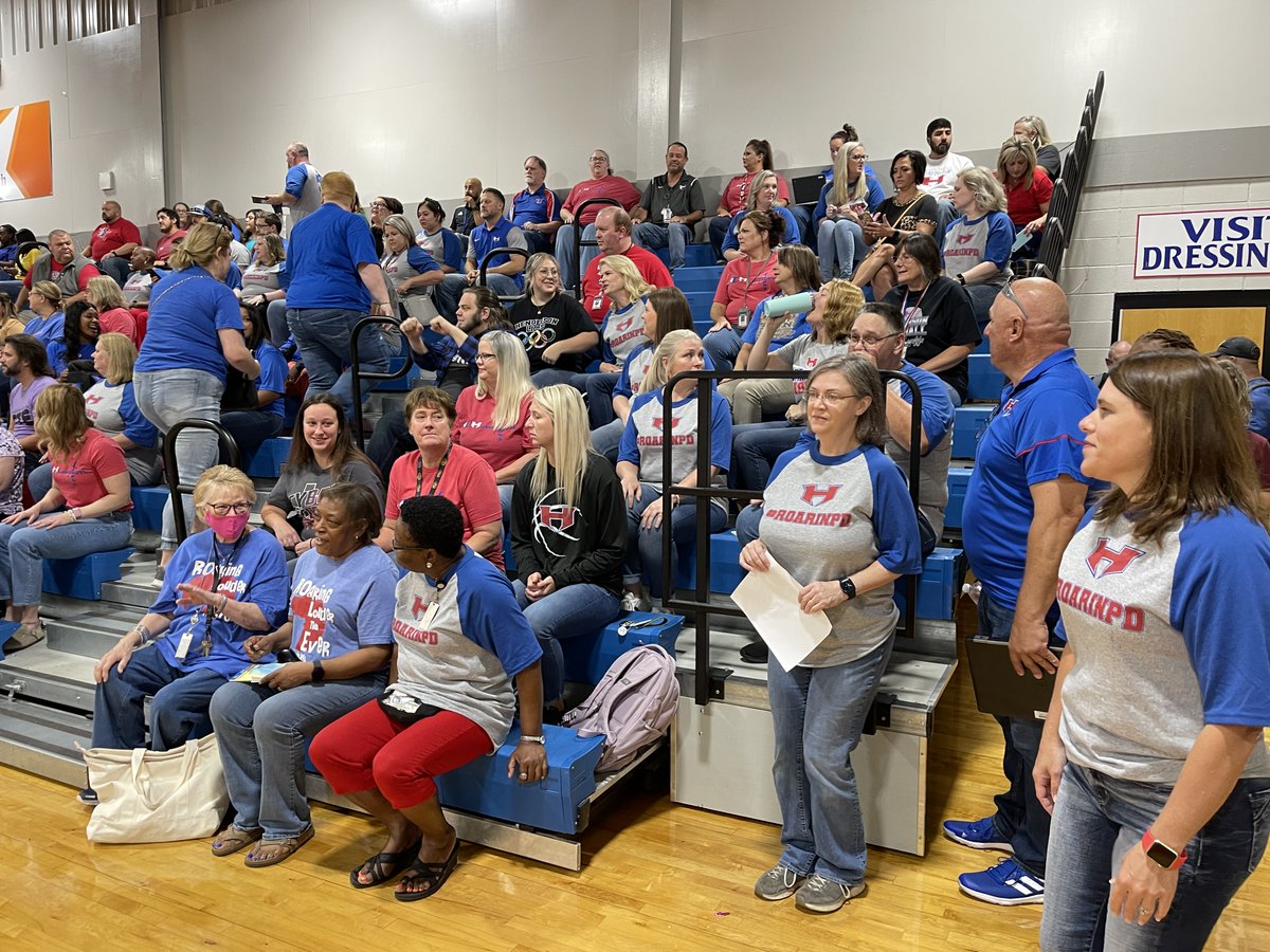 kevbryan's tweet photo. We had a busy but productive week @hendersonisd Thanks to all who had a part in making our convocation and PD days successful. Great job @dhchenault with MC'ing our events. #iROAR https://t.co/mIHR7s0ISJ