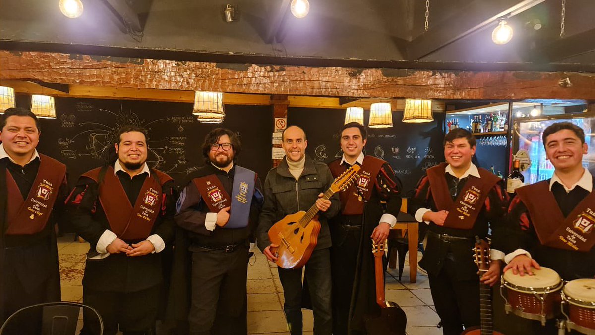 Qué alegría encontrarnos con la #Tuna de la #Utalca. Un orgullo para nuestra institución contar con  esta “viajera y andariega, que deja siempre en alto el nombre de la Universidad” 👏🏼👏🏼👏🏼💪🏼
