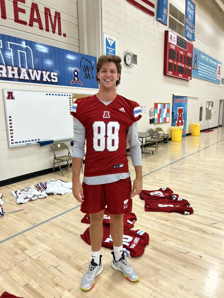 ArrowheadFB's tweet photo. Picture Day!!!! Arrowhead Wide Receiver!!! Good Luck in Paris @CarterGilmore03 https://t.co/yEowO8Oa7S