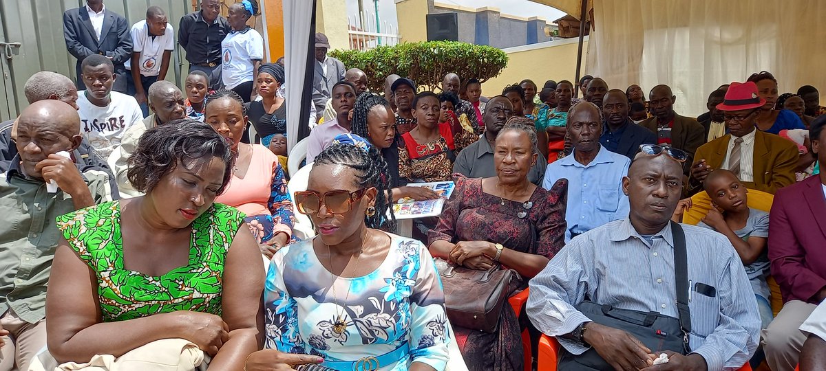 BugandaKingdom_'s tweet photo. Agambye ebika gwe mutima gw'obuwangwa mu Buganda era byetaaga okunywezebwa naddala nga tutuukiriza emikolo egy'ennono n'obuwangwa egyekuusa ku bika nga okwabya ennyimbe. Akiggumiza nti bwe tukuuma obuwangwa,tuba tusima omusingi omugumu ogweggwanga lyaffe n'abalijja balisangewo. https://t.co/ypuzH1xVpu