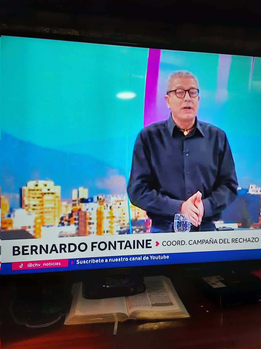 LuisMauricioSo7's tweet photo. @berfontaine
dijo: Las personas creen que la nueva Constitución subirá los sueldos, trabajaremos menos..., Usted cree q somos hueones. https://t.co/LAZpYR2FwX