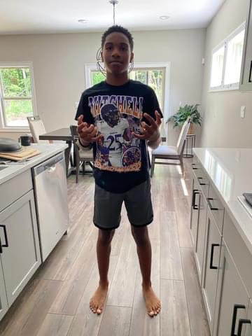 KPMitchell51's tweet photo. Shout-out to the Deuce Crew!
💜💛 #GetGone2 ✌🏽 @_KeatonMitchell @ECUPiratesFB @ECUAthletics @ECUJungle https://t.co/rkqP7dzea2