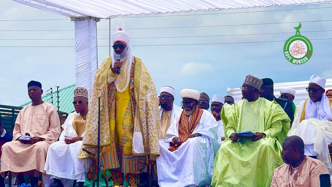 Niasse1900's tweet photo. Mai Martaba Sarki Khalifah Muhammad @MSII_dynasty graced the ceremony yesterday.

#Niasse https://t.co/B6Bj8Tf5UW
