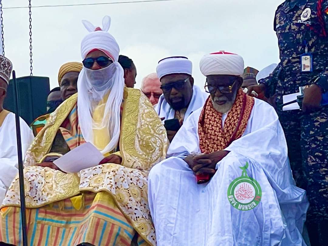 Niasse1900's tweet photo. Mai Martaba Sarki Khalifah Muhammad @MSII_dynasty graced the ceremony yesterday.

#Niasse https://t.co/B6Bj8Tf5UW