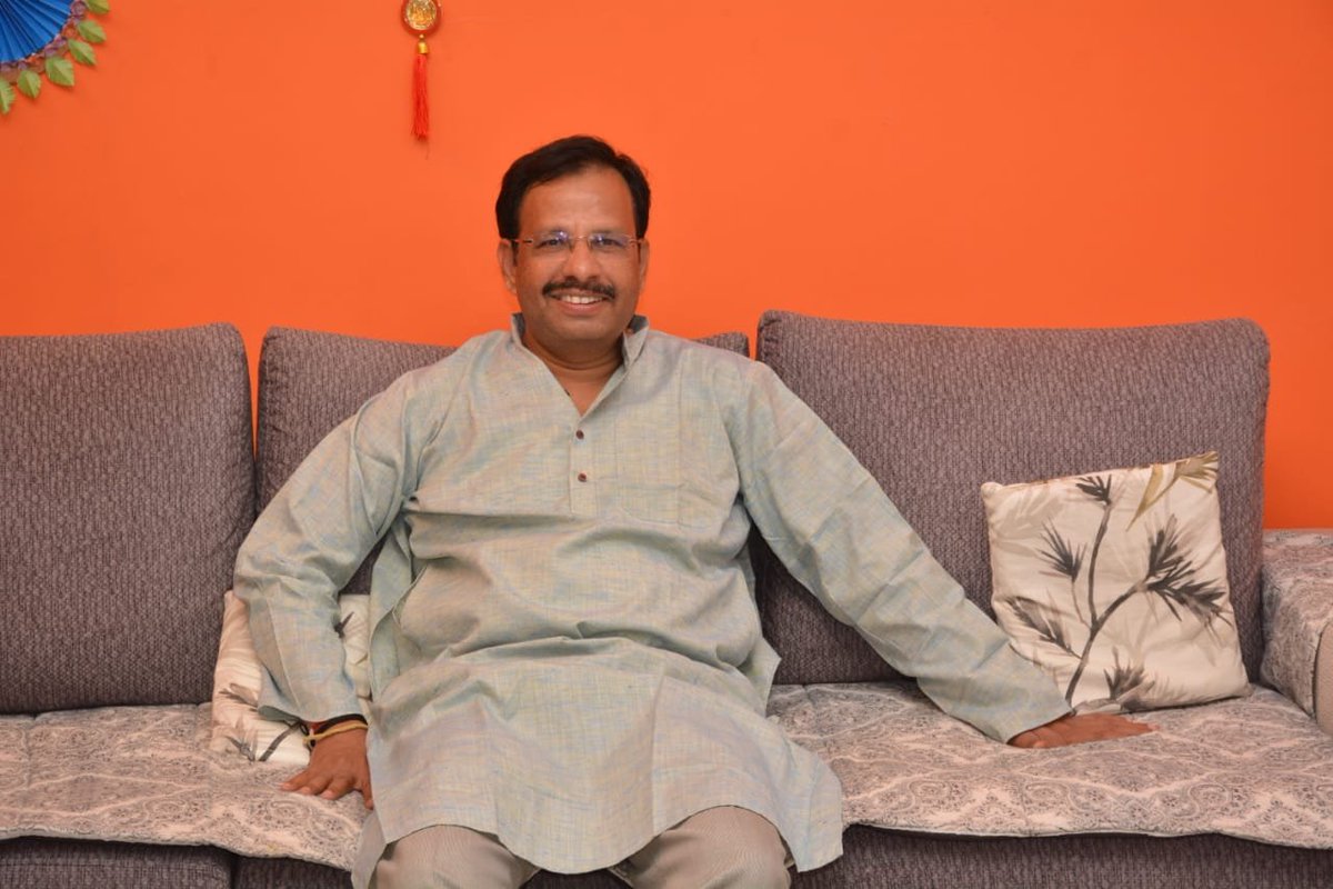 SajjanarVC_IPS's tweet photo. @harichandanaias @SmitaSabharwal @VSrinivasGoud Challenge Accepted @harichandanaias &amp; I further nominate @smitapop @Govardhan_MLA Sir, &amp; @baraju_SuperHit 

#HandloomDay https://t.co/B1lMC5JEZ2