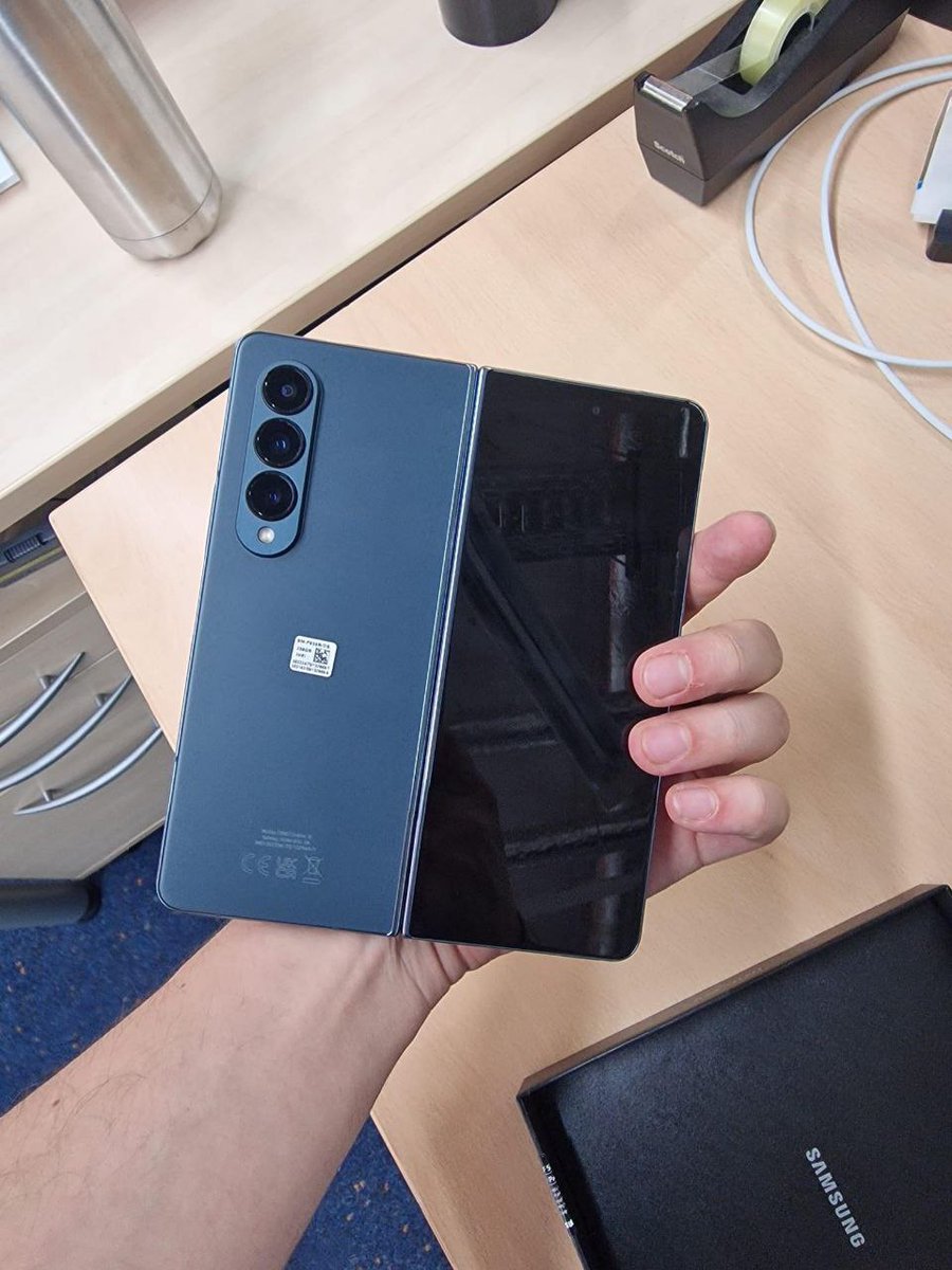 DemYan_OF's tweet image. Samsung Galaxy Z Fold4 live images leaked.
Samsung, as always, well done!  keep the brand at the highest level!  my applause!👋 #Samsung #SamsungUnpacked #zfold4 #GooglePlay #AndroidDev #android #Xiaomi