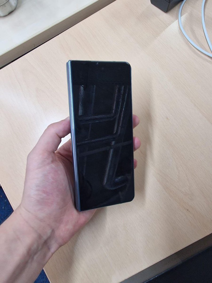 DemYan_OF's tweet image. Samsung Galaxy Z Fold4 live images leaked.
Samsung, as always, well done!  keep the brand at the highest level!  my applause!👋 #Samsung #SamsungUnpacked #zfold4 #GooglePlay #AndroidDev #android #Xiaomi