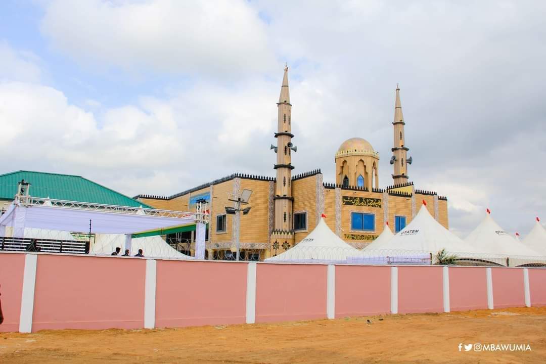 Niasse1900's tweet photo. The newly commissioned Sharubutu mosque and school center.

#Niasse https://t.co/G0JakjmLjm
