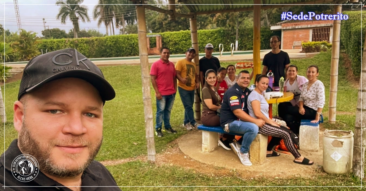 EdeArquerosAV's tweet photo. #SedePotrerito
Los padres de la categoría Sub.12 de nuestra sede de Potrerito acompañando a sus deportistas al entrenamiento.
@pulpoviera
#SosUnGanador #Familia #FútbolBase #Integración #Deporte https://t.co/C2dTjeK9lN