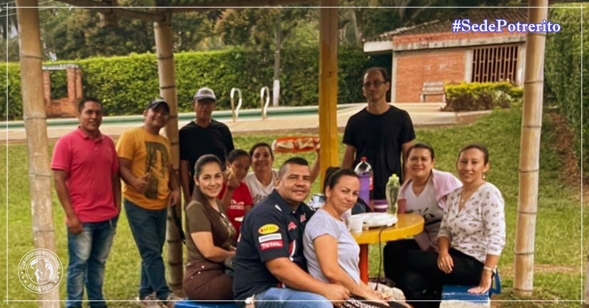 EdeArquerosAV's tweet photo. #SedePotrerito
Los padres de la categoría Sub.12 de nuestra sede de Potrerito acompañando a sus deportistas al entrenamiento.
@pulpoviera
#SosUnGanador #Familia #FútbolBase #Integración #Deporte https://t.co/C2dTjeK9lN