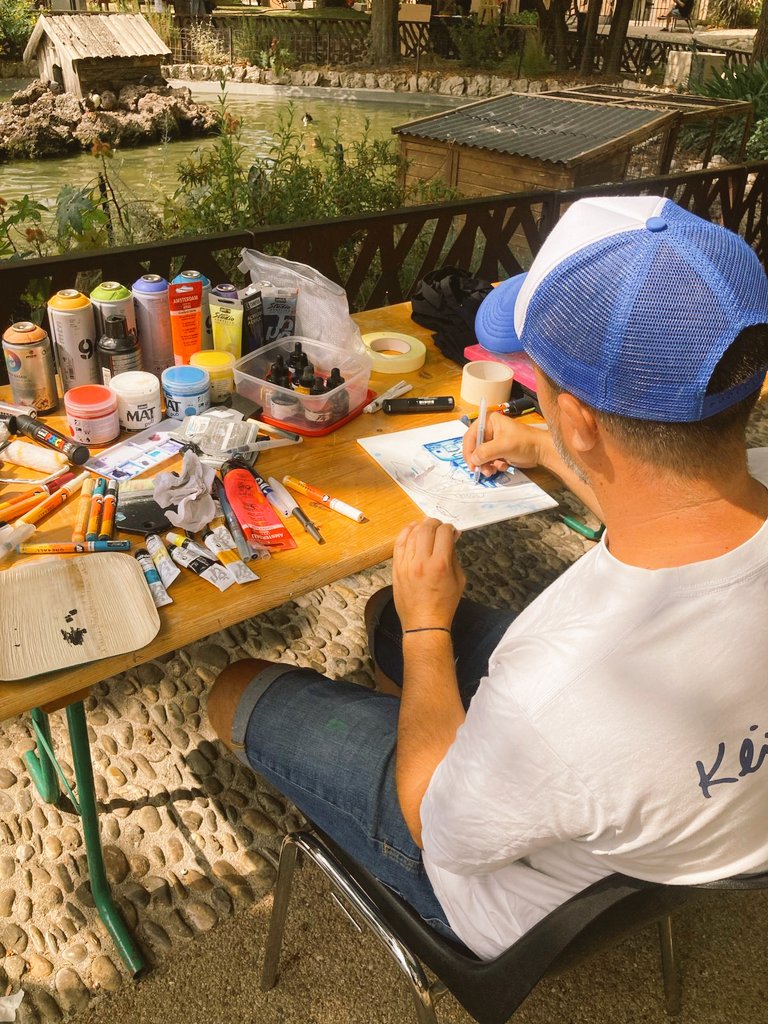acet_1's tweet photo. Toile réalisée en live pour le Garden streetart 2 à cassis #cassis #auction #graffiti #canvas https://t.co/saJzrED3hi