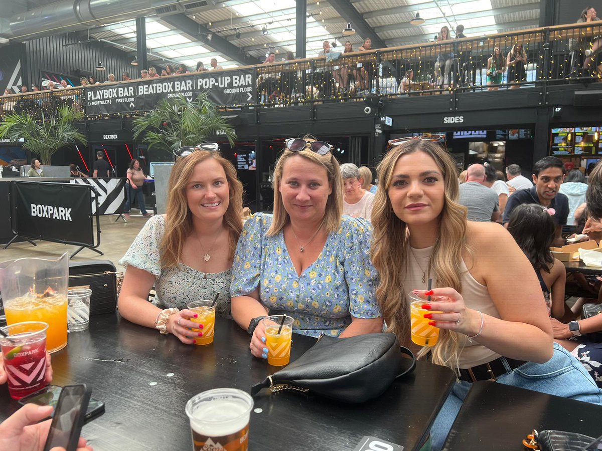 saffron_piccoli's tweet photo. Girls on ‘westlife’ tour #boxparkwembleywestlife https://t.co/keTmFvTCra