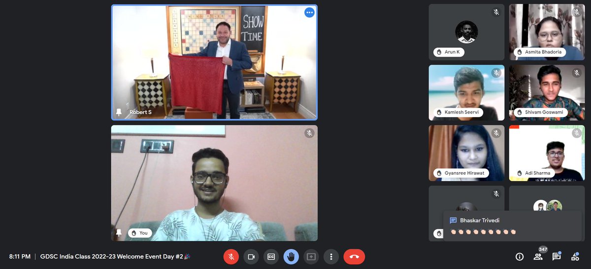 The_player_9's tweet image. Guess who is with us... The one and only @RobertStrong 😎🔥
So our GDSC onboarding meet is now a magic show 😝🥳
#SHOWTIME
#GoogleDeveloperStudentClub