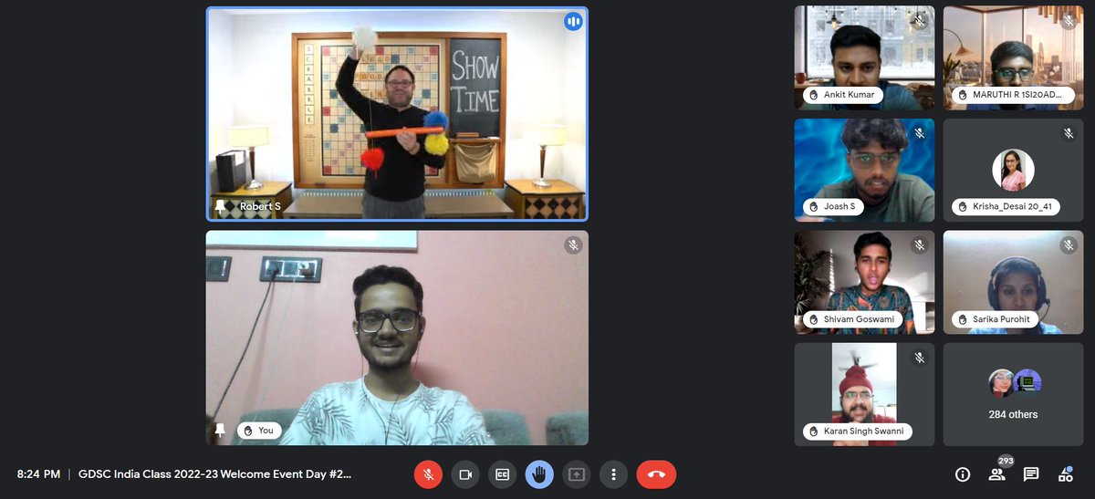 The_player_9's tweet image. Guess who is with us... The one and only @RobertStrong 😎🔥
So our GDSC onboarding meet is now a magic show 😝🥳
#SHOWTIME
#GoogleDeveloperStudentClub