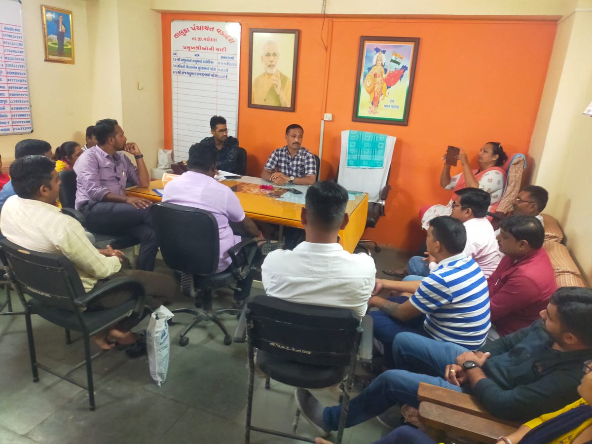 સૂર્ય હયાત છે હજુ રાત નહિ થાય
લાચારી થી કોઈ રજૂઆત નહિ થાય
ખુમારી તો તલાટી કમ મંત્રી નું છે આભૂષણ
માથું ઝુકાવી ને કદી વાત નહિ થાય <a href="/GRTMM1/">ગુજરાત રાજ્ય તલાટી મંત્રી મહામંડળ (OFFICIAL)</a> 
#TCMStrikeGujarat