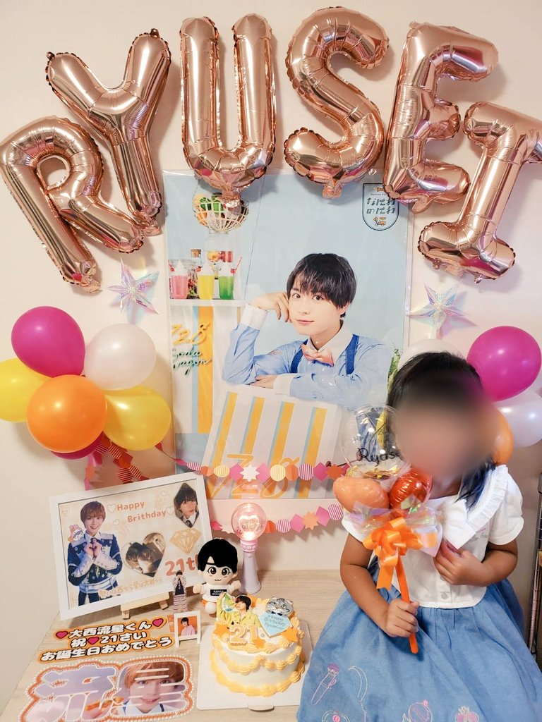 MMH2106's tweet photo. 流星くんお誕生日おめでとう🧡

自分のお誕生日の時より喜んで飾り付けしてる娘を見て私まで嬉しくなる🤭💓

#大西流星誕生祭2022 
#大西流星
#なにわ男子 https://t.co/slBO1mTGhl