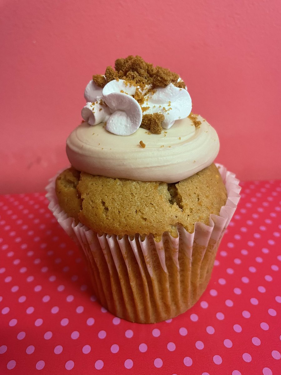 SmallCakesNDH's tweet photo. Happy Saturday! Today’s new special is #BiscoffCookie! We also have #MarbleSwirl & #BackToSchool #cupcakes! +17 delicious daily #cupcake flavors! Order pickup 404.621.9634 or https://t.co/MTIy7NEtp6! Or get delivery UberEats GrubHub or DoorDash! https://t.co/ZCBWbuVPOr