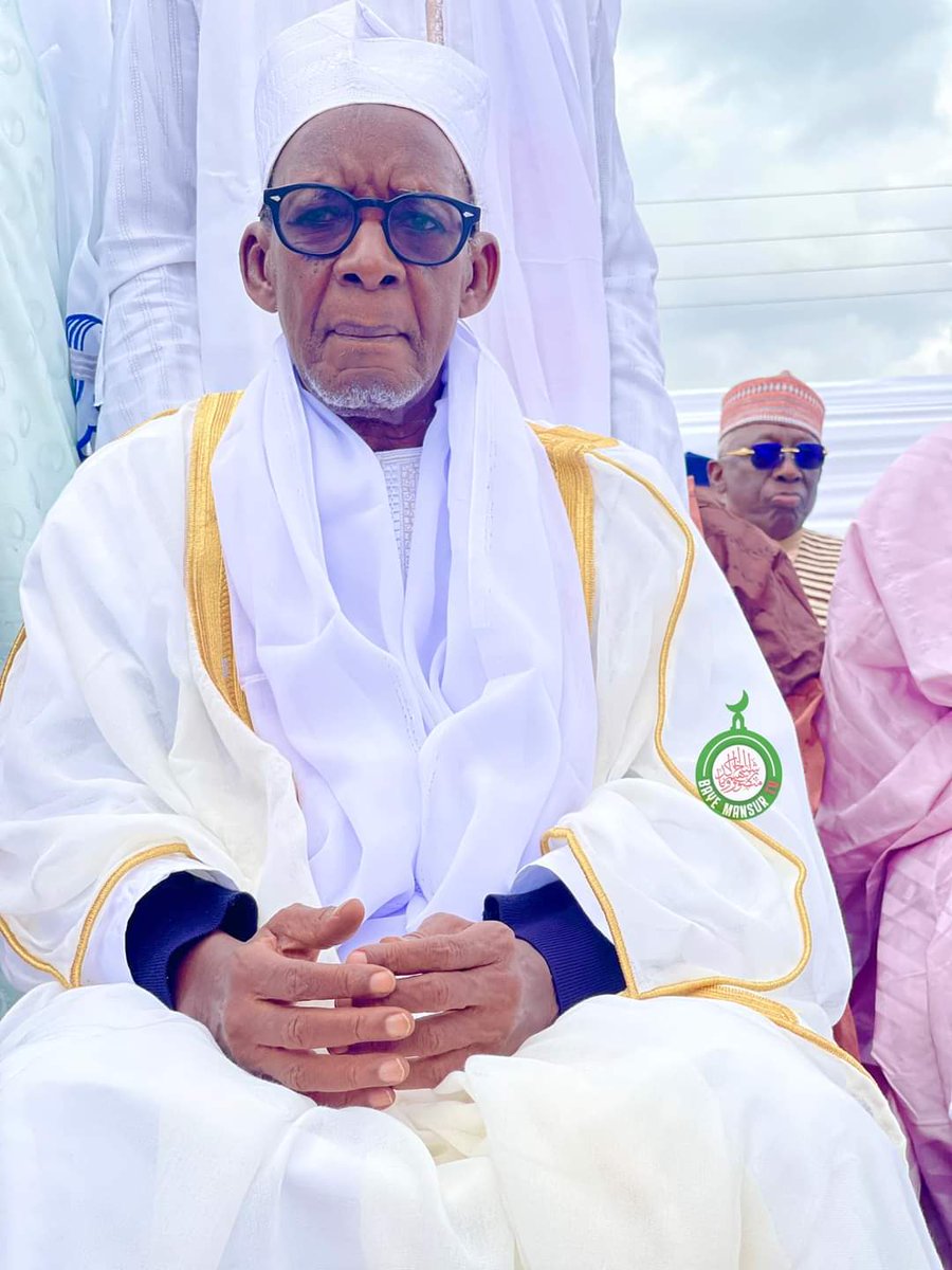 Niasse1900's tweet photo. Khalifah General.
May Allah continue to grant him good health and long life.

#Alfatiha
#Niasse https://t.co/Wikig9GCW4