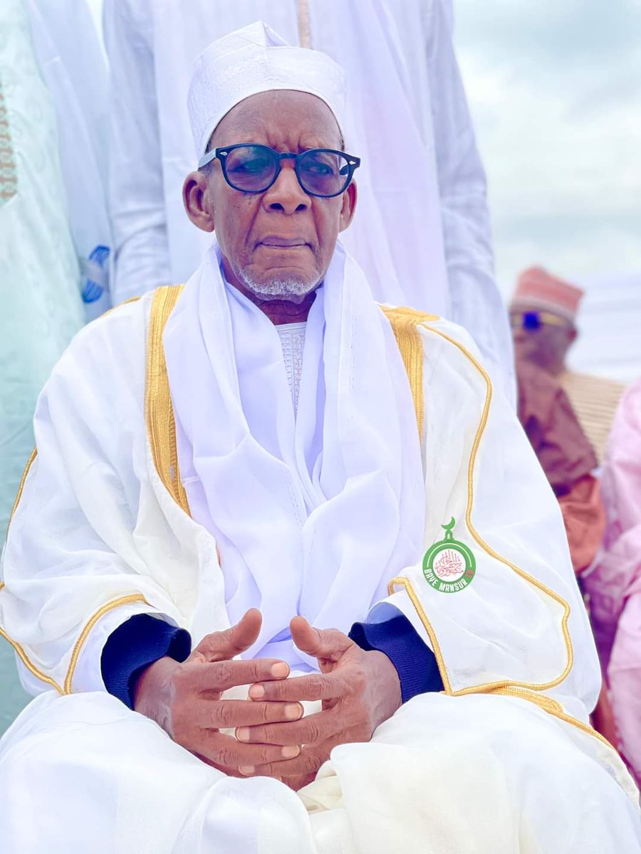 Niasse1900's tweet photo. Khalifah General.
May Allah continue to grant him good health and long life.

#Alfatiha
#Niasse https://t.co/Wikig9GCW4