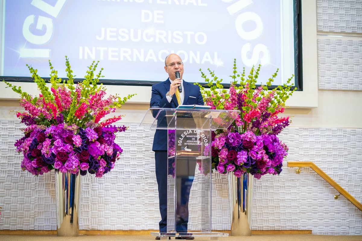MLPiraquive's tweet photo. Fotografías de la enseñanza con la lectura en la Biblia en Hebreos 8, desde Weston, Florida Estados Unidos. 

7 de agosto de 2022.
Iglesia de Dios Ministerial de Jesucristo Internacional. @IDMJIoficial

Enlace para ver la enseñanza: https://t.co/YOqpfWnRI8 https://t.co/M8EUIjoZ3t