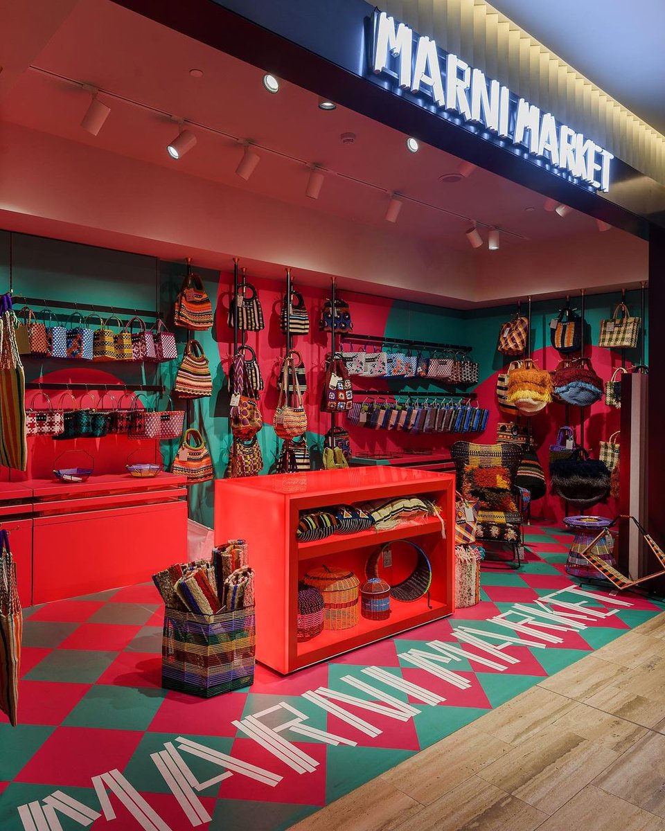 cppluxury's tweet photo. MARNI opens #MarniMarket #popup at Rinascente Firenze (Florence)
#Marni #MarniOnMe #luxury #Rinascente #FirenE #Florence #luxury #luxuryfashion #fashion @Hermes_Paris @Rinascente https://t.co/IEsLbm5mPI