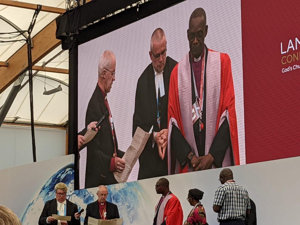 Faculty_Office's tweet photo. A joy to be at #LambethConference as @JustinWelby conferred a Doctorate of Divinity on Archbishop Josiah Idowu-Fearon https://t.co/80y5pHAEyp