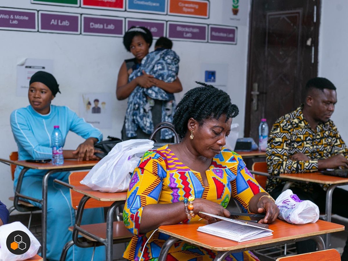 KumasiHive's tweet photo. Startups and businesses present at the training also presented their businesses with their other colleagues and shared some best practices.
A big thanks to GIZ for the initiative and funding for this project.
#HiveTraining #HiveImpact #HiveTribe #PEDProject https://t.co/DZ59Sz2W0H