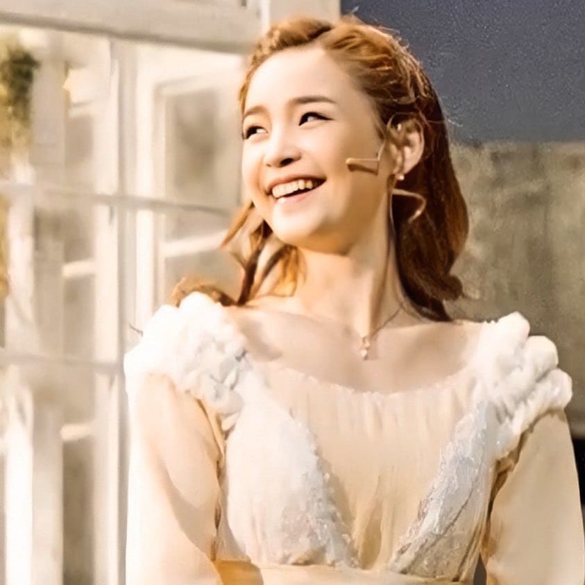 나는 다들 미도롯데의 하나님(인지 하느님인지 모르겟음)
이라는 넘버를 꼭 들어보셧음 해..
그..성대결절왔을땐지 몰겟는디 약간 갈라지고
진짜 배덕감에 가득 차서 아득바득 부르는 느낌에
애절하게 울부짖는 느낌까지 더해져서
괜히 내가..응..마음이 막 그래..