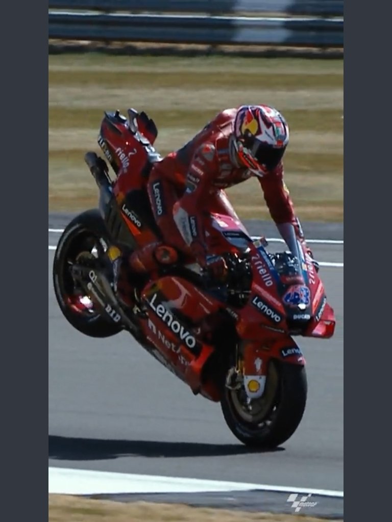 Sully27gp's tweet photo. @ducaticorse @jackmilleraus @MotoGP Those new 'Gigimon' seat wings are no good. Look !!!
No downforce at all here 😜
#JM43 #StopJack #ForzaDucati #GoAussie #BritishGP https://t.co/lj7OrPcO2k