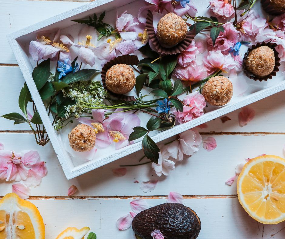 *New Recipe* Grain Free No Nut Flour Low Carb Bliss Balls, easy to make, kid-friendly and a tiny bit more-ish primalcut.co.uk/post/no-nut-he…  #lowcarb