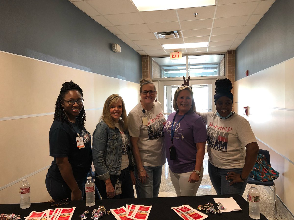 MISD_SpEd's tweet photo. Having a BLAST at Back to School Bash! #MISDSpEd #MISD https://t.co/L0fuqm8gVB