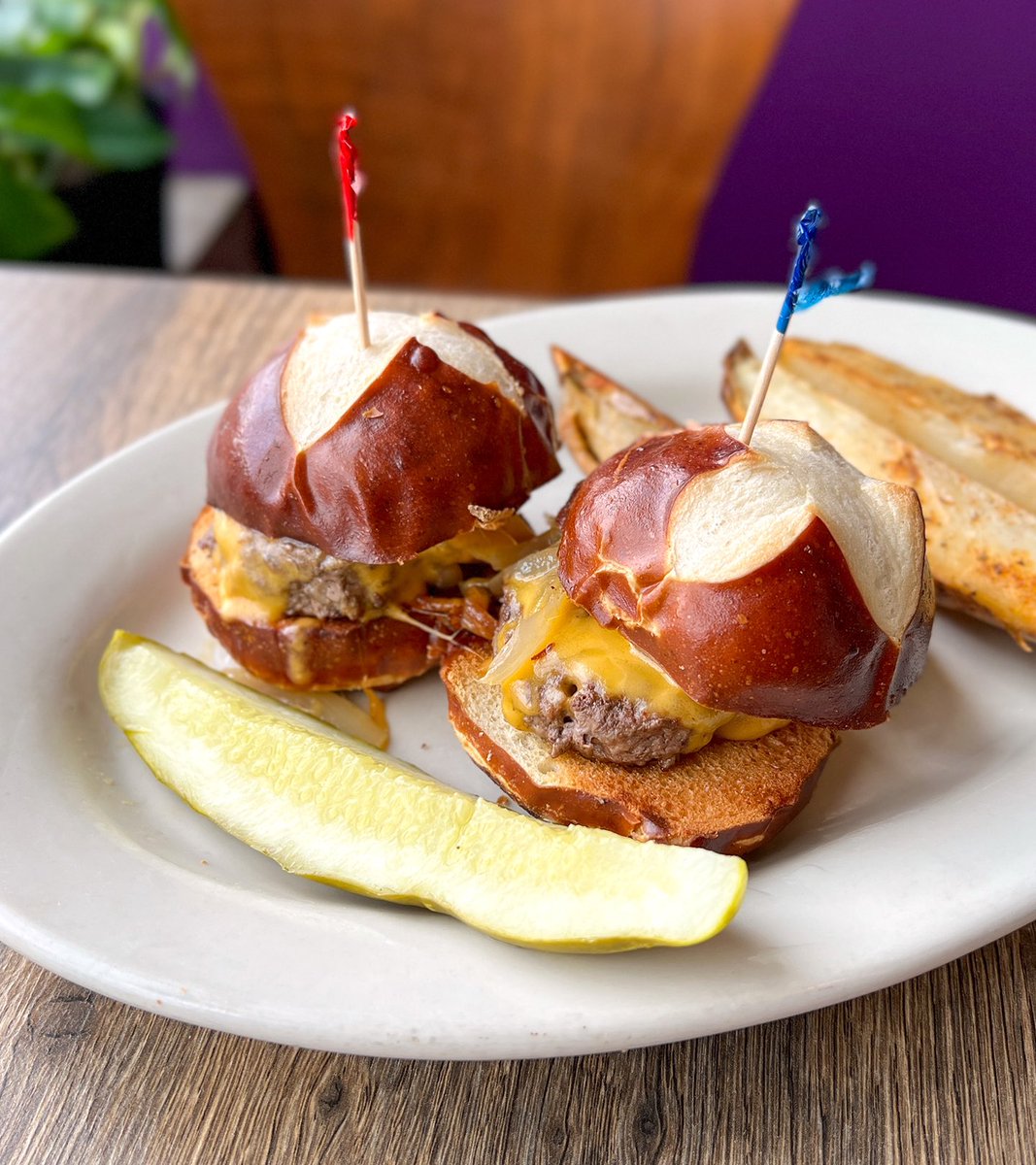 CocoFairfields's tweet image. Woodward Sliders for the lunchtime W! 🍔🍔