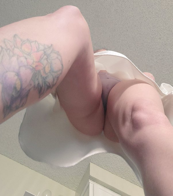 Just got ready for work &amp; I'm already wet 😈💦 who wants to play later? https://t.co/lk1dF9cWCQ<a href="/tag/natural"class="tags"><span>#natural</span></a><a href="/tag/grateful"class="tags"><span>#grateful</span></a><a href="/tag/thankyou"class="tags"><span>#thankyou</span></a><a href="/tag/redhead"class="tags"><span>#redhead</span></a><a href="/tag/tattoos"class="tags"><span>#tattoos</span></a>