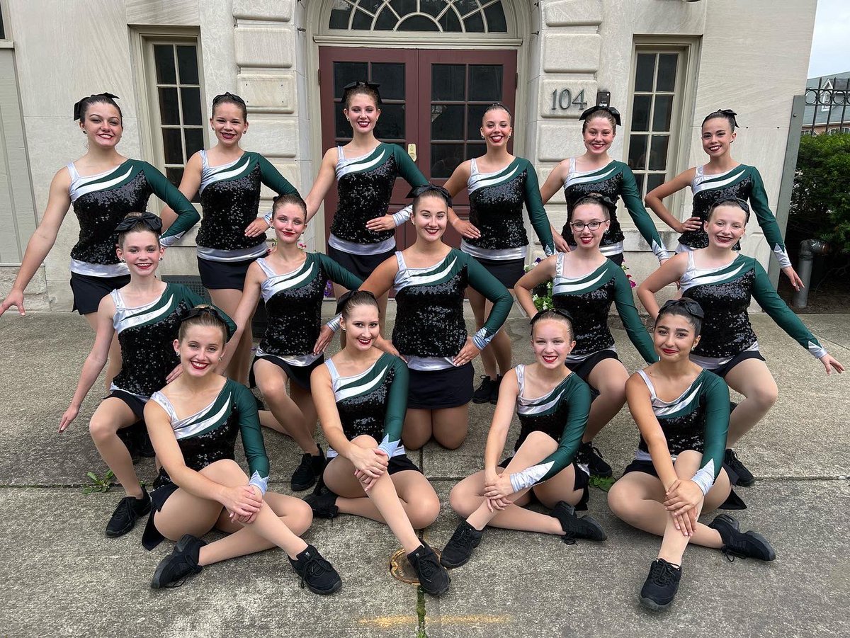 eagletweets14's tweet photo. Great morning walking in the HOF Parade.  Kids looked and sounded amazing.  Go Eagles!! https://t.co/lyr1lj9sEX