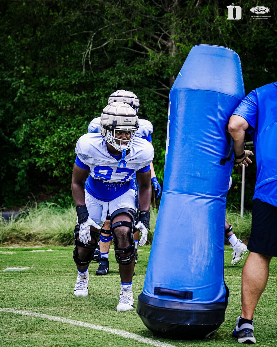DukeFOOTBALL's tweet photo. Work day 😈 https://t.co/FIfwE8ZpGv