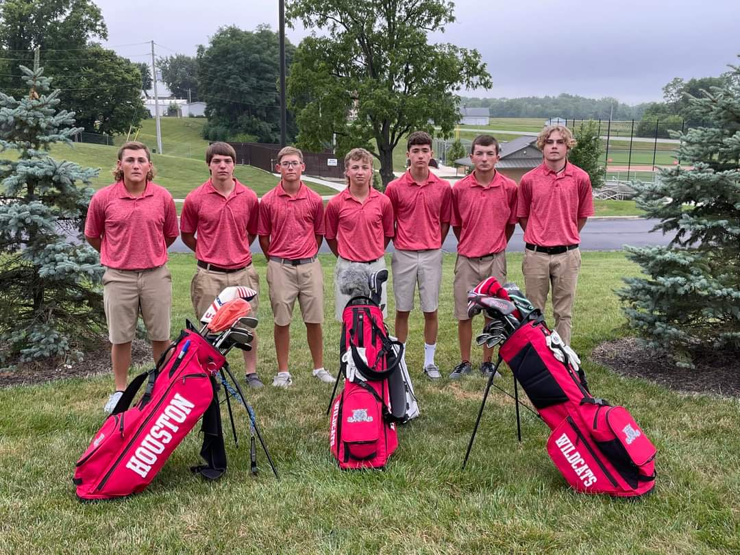 HoustonBoosters's tweet photo. We love supporting our student athletes, pictured is the Houston High School Golf team with their new golf bags! Thank you to all the parents who volunteer during the school year at the concession stand.  Your support is what makes it possible! 
Good luck and Go Cats 🐾🐾 https://t.co/BiuOjt0e6I