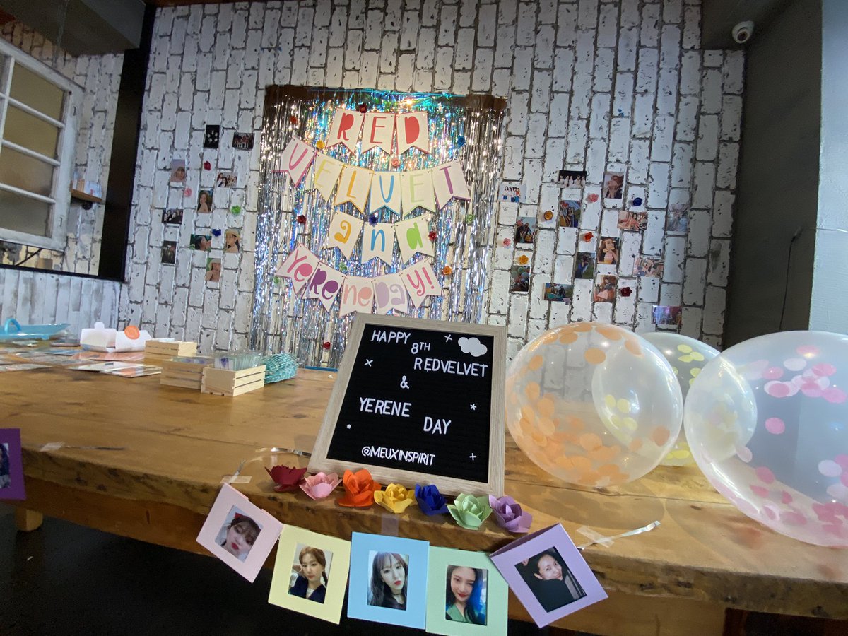 meuxinspirit's tweet photo. We are here!! Cannot wait to see everyone!
Purchase a beverage or dessert you will get our cupsleeves set! Make sure to come to our table to pick up your cupsleeve! Limited stock available.
#Reveluv #RedVelvet #8YearswithRedVelvet #BloomwithRedVelvet #SweetBloomingYeReneDay https://t.co/zYic90oksO