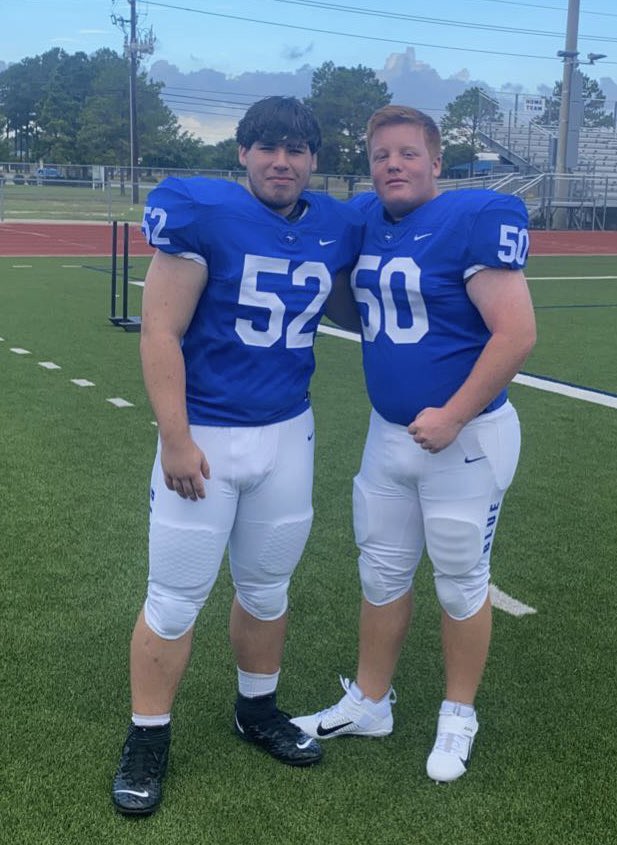 JackPhi08424241's tweet photo. Senior year football pics @TaylorMustangFB @csimmons64 @Jayden_W_27 @SabekAlei @downs2024 #BLUE https://t.co/LzM7YdO2VW