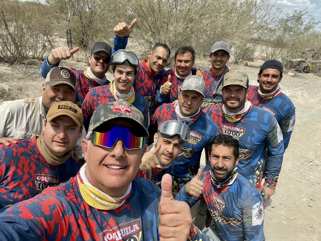 En la #Coahuila1000 🔥 junto con mis hijos Román, Ernesto y Juan Pablo, grandes amigos y compañeros, recorriendo 365 kilómetros de mucha tierra y excelente recorrido en la grandeza del semidesierto de nuestro estado.
