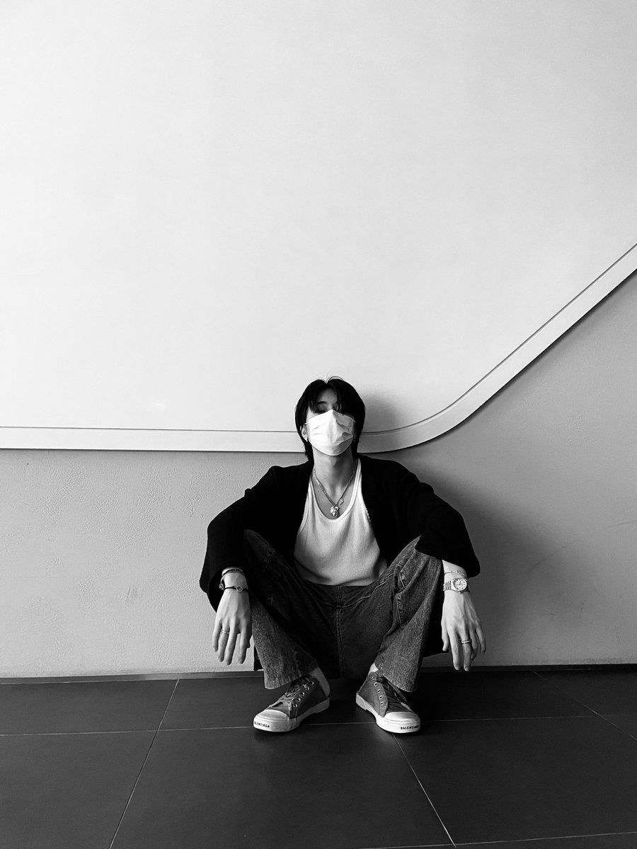 ffinxak's tweet photo. black &amp; white 🖤🤍 https://t.co/HZo1hs8WXI