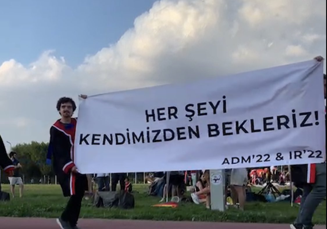 aciyesil's tweet image. #ODTÜ ile CEO fabrikası olduğu için değil bu yüzden gurur duyuyorum.

Öğrenciler bu yıl da #selforganization dersi veriyor 👏