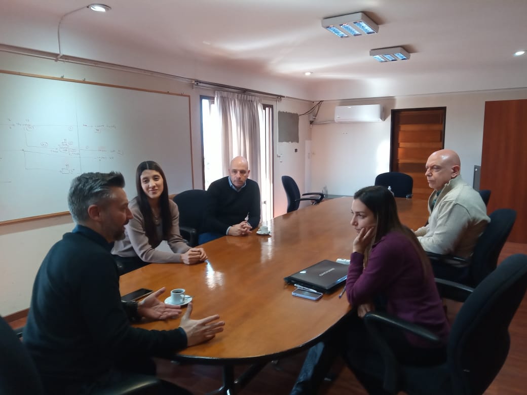 EconomiaPBA's tweet photo. COOPERACIÓN TÉCNICA CON @CatamarcaGob
 
El equipo de la Dirección Provincial de Coordinación Municipal y Programas de Desarrollo visitó Catamarca y dio inicio a la asistencia técnica de @HaciendaPBA para la implementación del @RAFAM_BA en los municipios catamarqueños. https://t.co/Bqpor6DhD7