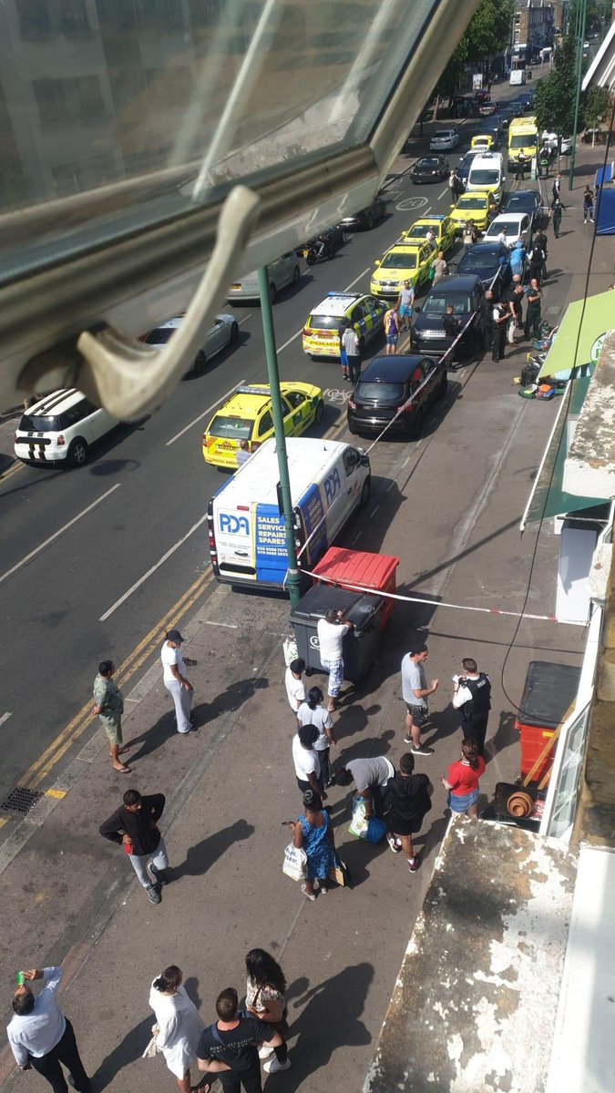 #WalthamForest 
BREAKING: A teenager has been stabbed to death in broad daylight in #Leytonstone, east London.

Police rushed to High Road, E11, at around 2:15pm to reports of an assault.

The victim - aged in his late teens - was found suffering with a number of stab wounds

1/2