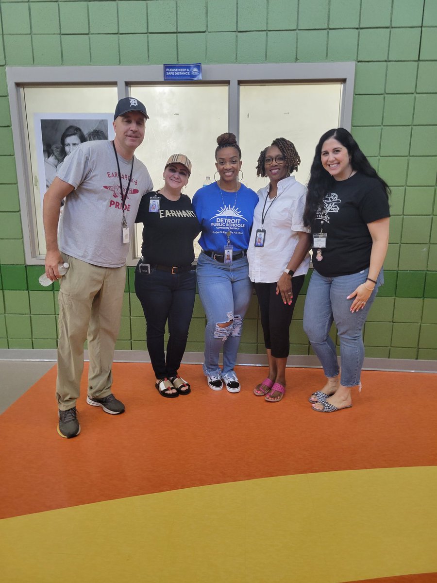 LStreat07's tweet photo. Wonderful admin team at @AmeliaDpscd led by Principal Villarreal! Leadership is our Superpower! #cohort2 #yearofrecovery @Susie92286632 https://t.co/Ig24mAUsjZ