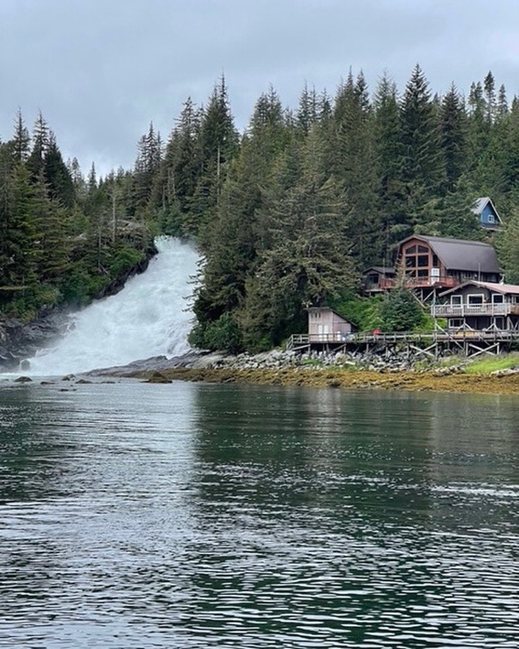 jonbonjovi's tweet photo. Loving the views https://t.co/2QETfOHTQ1