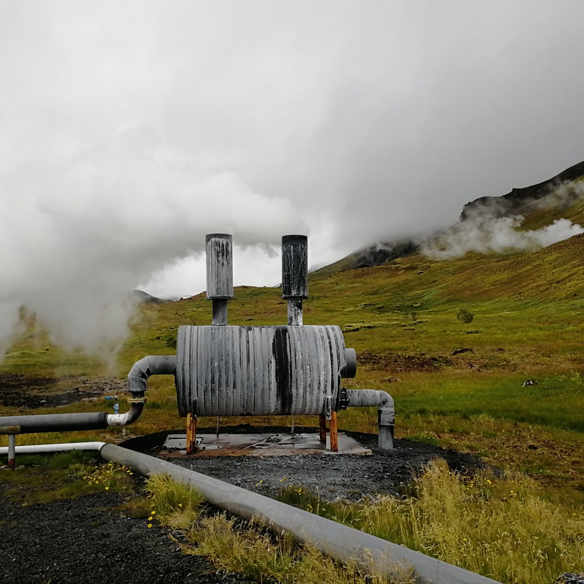 Azylog's tweet image. C'est tellement barge cette énergie renouvelable gratuite partout ...