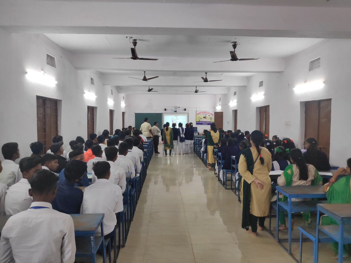 deexkoraput's tweet image. Today a Career counselling session was conducted for recently passed 10th and 12th students in association with #NewITINandapur &amp;amp; @hcltech for #Techbee at Sunabeda Govt. Higher secondary (SSD) school for helping students in choosing future courses.