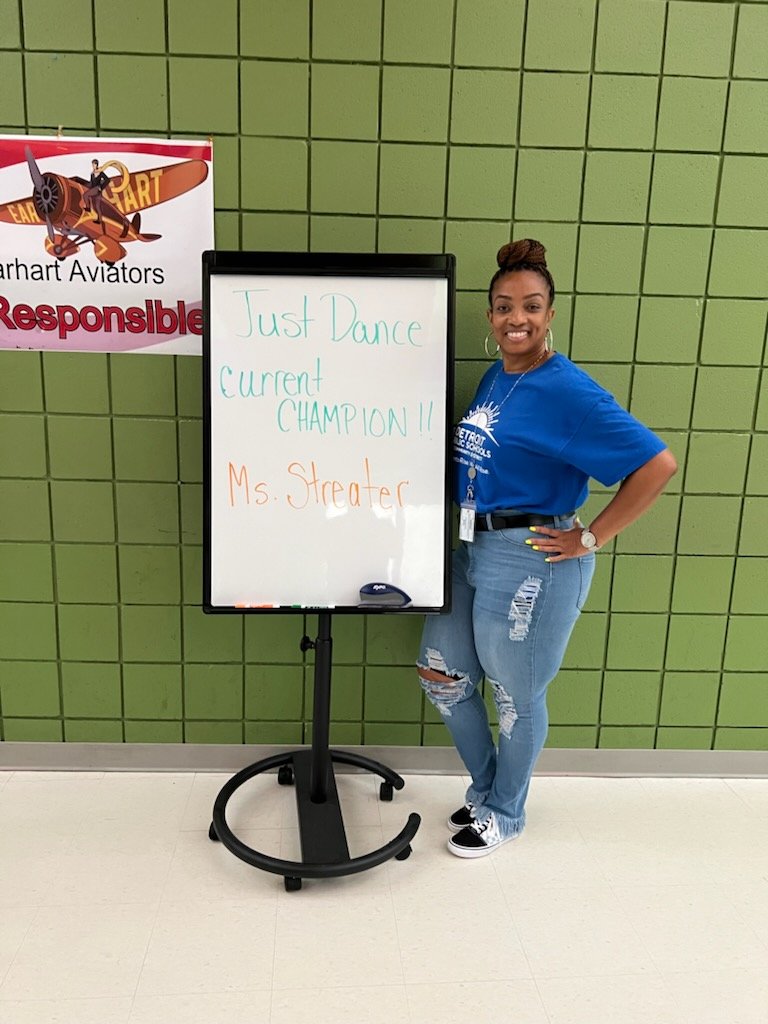 LStreat07's tweet photo. Had to show AP Rogers how it's done! I won the Just Dance Competition at the Back to School Expo! #cohort2 #yearofrecovery @AmeliaDpscd @Susie92286632 https://t.co/REVA3sRLp5