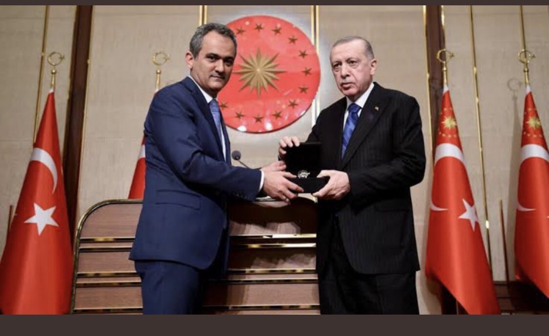 #eğitimdesonbiryıl 

🇹🇷Bakanlığımız tarafından öğretmenlerin mesleki gelişimleri, mesleki eğitim, eğitimde fırsat eşitliği, köy yaşam merkezleri, ücretsiz kaynak kitaplar, kütüphaneler gibi birçok alanda yenilikler hayata geçirildi.
<a href="/tcmeb/">Millî Eğitim Bakanlığı</a> <a href="/tokatmem/">Tokat İl Millî Eğitim Müdürlüğü</a> <a href="/ahmetozdemirmem/">Ahmet Özdemir</a>