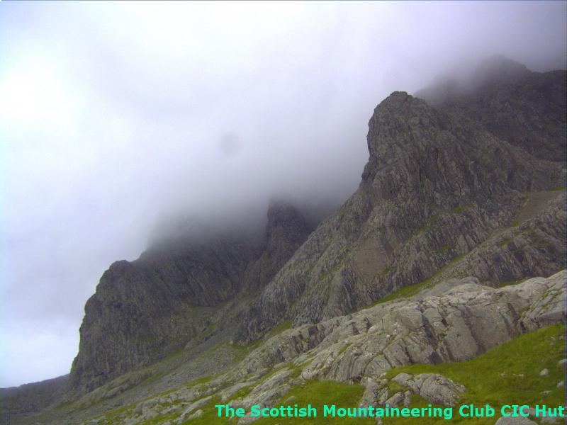 cicwebcam's tweet photo. #cichut #northface #bennevis #mountaineering Current weather. 9.71C, humidity 94.1%, recent gust 30mph, direction NNW https://t.co/jA5a0YpCXR